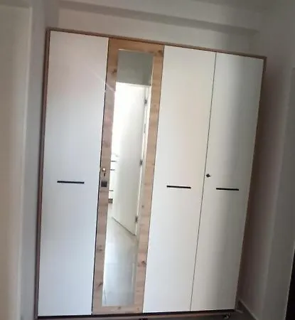 Lux 12 Center, Free Parking Ni