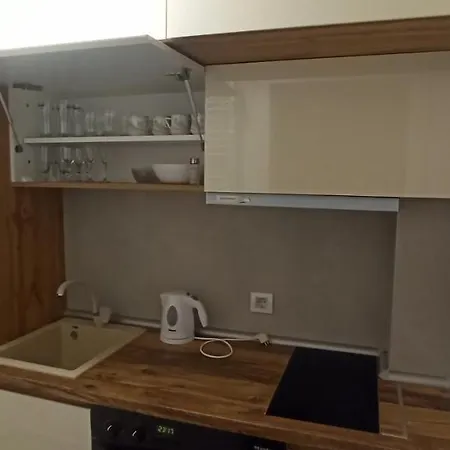 Lux 12 Center, Free Parking