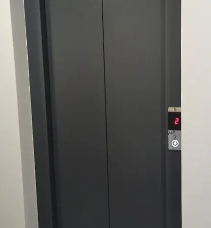 Lux 12 Center, Free Parking Ni