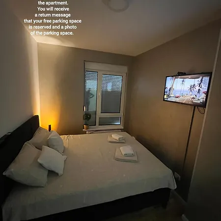 Lux 12 Center, Free Parking